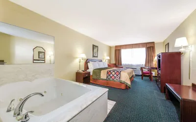 Photo 5 - Super 8 by Wyndham Burleson Fort Worth Area