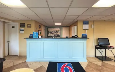 Photo 5 - Motel 6 Old Saybrook, CT