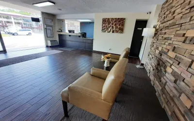 Photo 3 - Americas Best Value Inn Moline
