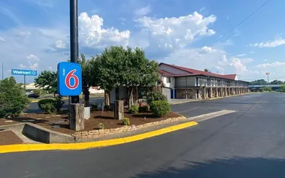 Photo 2 - Motel 6 Manchester, TN