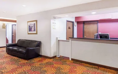 Photo 3 - Super 8 by Wyndham Evansville North