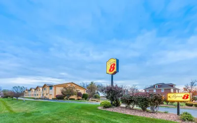 Photo 2 - Super 8 by Wyndham Liverpool/Clay/Syracuse Area