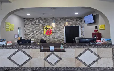Photo 4 - Super 8 by Wyndham Kansas City