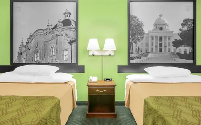 Photo 4 - Super 8 by Wyndham Mobile