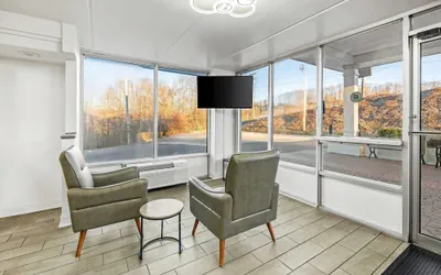 Photo 5 - Super 8 by Wyndham Kingsport /I-81