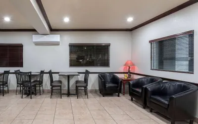 Photo 4 - Super 8 by Wyndham Amarillo Central TX