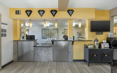 Photo 5 - Best Western Plus The Four Corners Inn