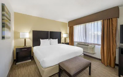 Photo 2 - Best Western Plus The Four Corners Inn