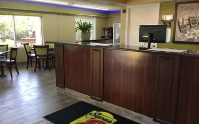 Photo 5 - Super 8 by Wyndham Sarasota Near Siesta Key