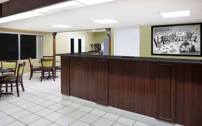 Photo 3 - Super 8 by Wyndham Sarasota Near Siesta Key