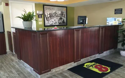 Photo 4 - Super 8 by Wyndham Sarasota Near Siesta Key