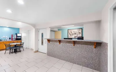 Photo 5 - Super 8 by Wyndham Pleasanton
