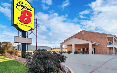 Photo 2 - Super 8 by Wyndham Pleasanton