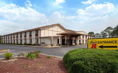 Photo 2 - Super 8 by Wyndham Waycross GA