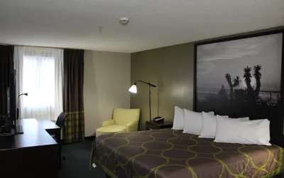 Photo 5 - Super 8 by Wyndham Victoria/North/Mall Area