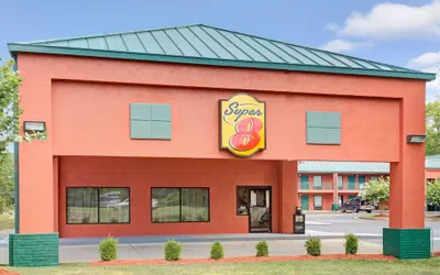 Photo 2 - Super 8 by Wyndham Gainesville