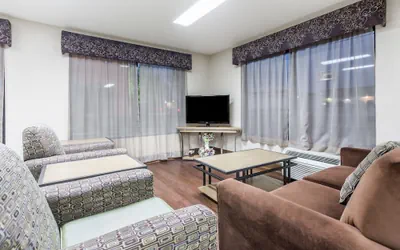 Photo 3 - Super 8 by Wyndham Gainesville