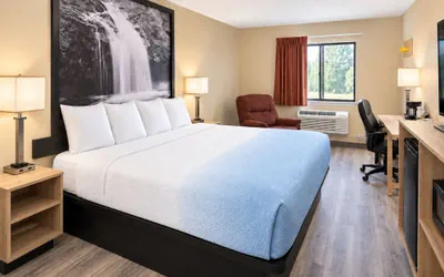 Photo 5 - Super 8 by Wyndham Mason City