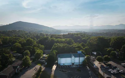 Rodeway Inn & Suites near Outlet Mall - Asheville
