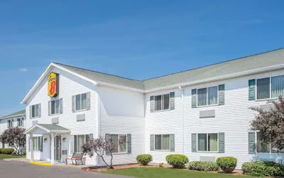 Photo 2 - Super 8 by Wyndham Canandaigua