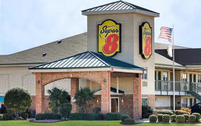 Photo 2 - Super 8 by Wyndham Arlington Near AT&T Stadium
