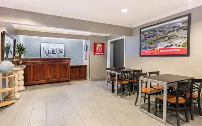 Photo 3 - Super 8 by Wyndham Arlington Near AT&T Stadium