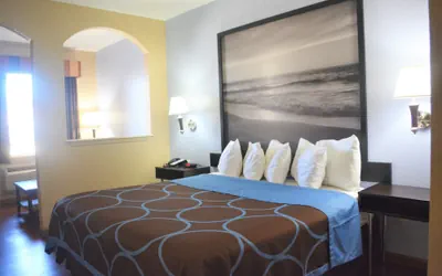 Photo 5 - Super 8 by Wyndham Galveston