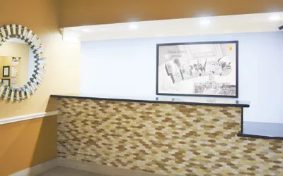 Photo 2 - Super 8 by Wyndham Galveston