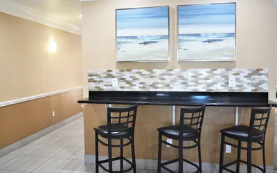 Photo 3 - Super 8 by Wyndham Galveston