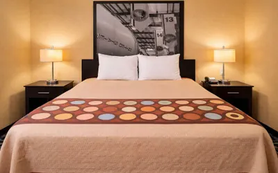 Photo 2 - Super 8 by Wyndham Pasadena