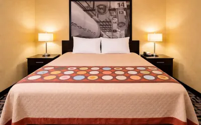 Photo 3 - Super 8 by Wyndham Pasadena