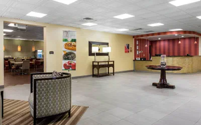 Photo 4 - Quality Inn & Suites Charleston - Civic Center