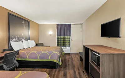 Photo 4 - Super 8 by Wyndham Commerce