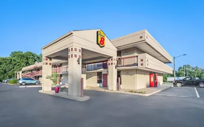 Photo 2 - Super 8 by Wyndham Commerce
