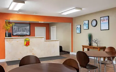 Photo 5 - Super 8 by Wyndham Brookhaven
