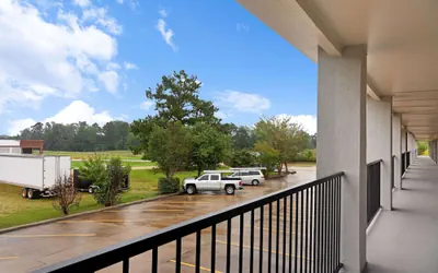 Photo 2 - Super 8 by Wyndham Brookhaven