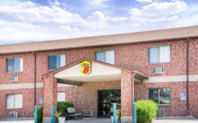 Photo 2 - Super 8 by Wyndham Chanute