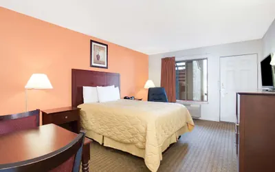Photo 5 - Super 8 by Wyndham Defuniak Springs