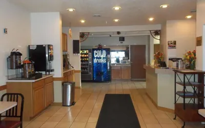 Photo 4 - Super 8 by Wyndham Goshen