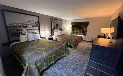 Photo 2 - Super 8 by Wyndham Lake Charles/Sulphur