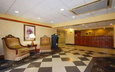Photo 2 - Quality Inn & Suites Bensalem