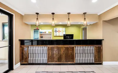 Photo 3 - Best Western Gateway Inn