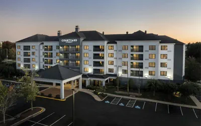 Photo 2 - Courtyard by Marriott Richmond Chester