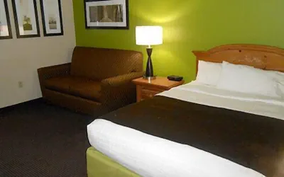 Photo 5 - AmericInn by Wyndham Manitowoc
