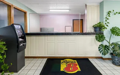 Photo 4 - Super 8 by Wyndham Bourbonnais/Kankakee Area