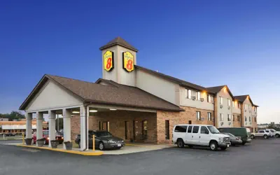 Photo 2 - Super 8 by Wyndham Mt. Vernon IL