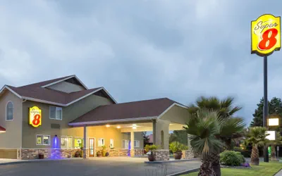 Photo 2 - Super 8 by Wyndham Fortuna