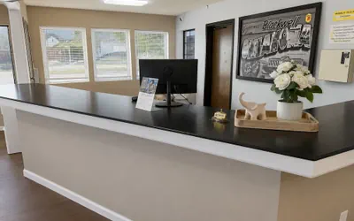 Photo 2 - Super 8 by Wyndham Blackwell