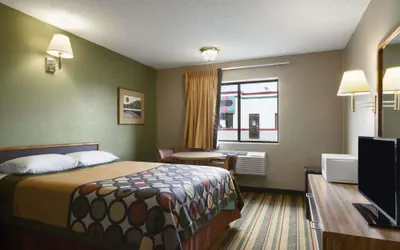 Photo 5 - Super 8 by Wyndham Blackwell
