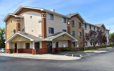 Photo 2 - Super 8 by Wyndham Newport News/Jefferson Ave.